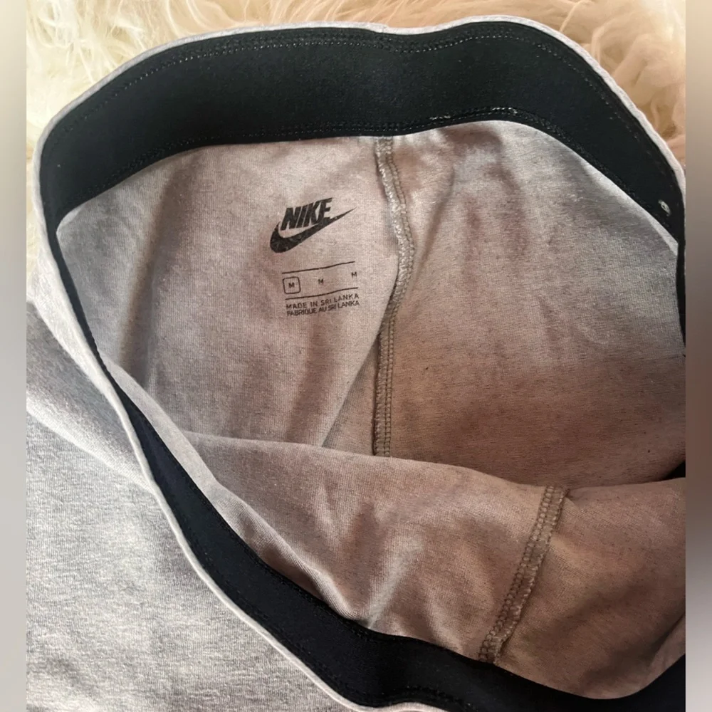 Nike Women's Gray Leggings - Picture 4 of 5